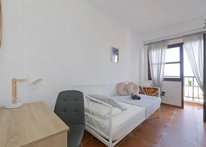 Rooftop View Escape - 1 Minute To Center And Fast Wi-fi *